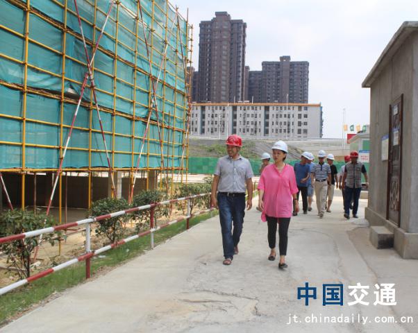 南昌市質監(jiān)站領導蒞臨象湖隧道、九洲高架安置房項目檢查指導工作